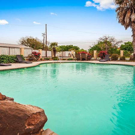 Surestay Hotel By Best Western Floresville Extérieur photo