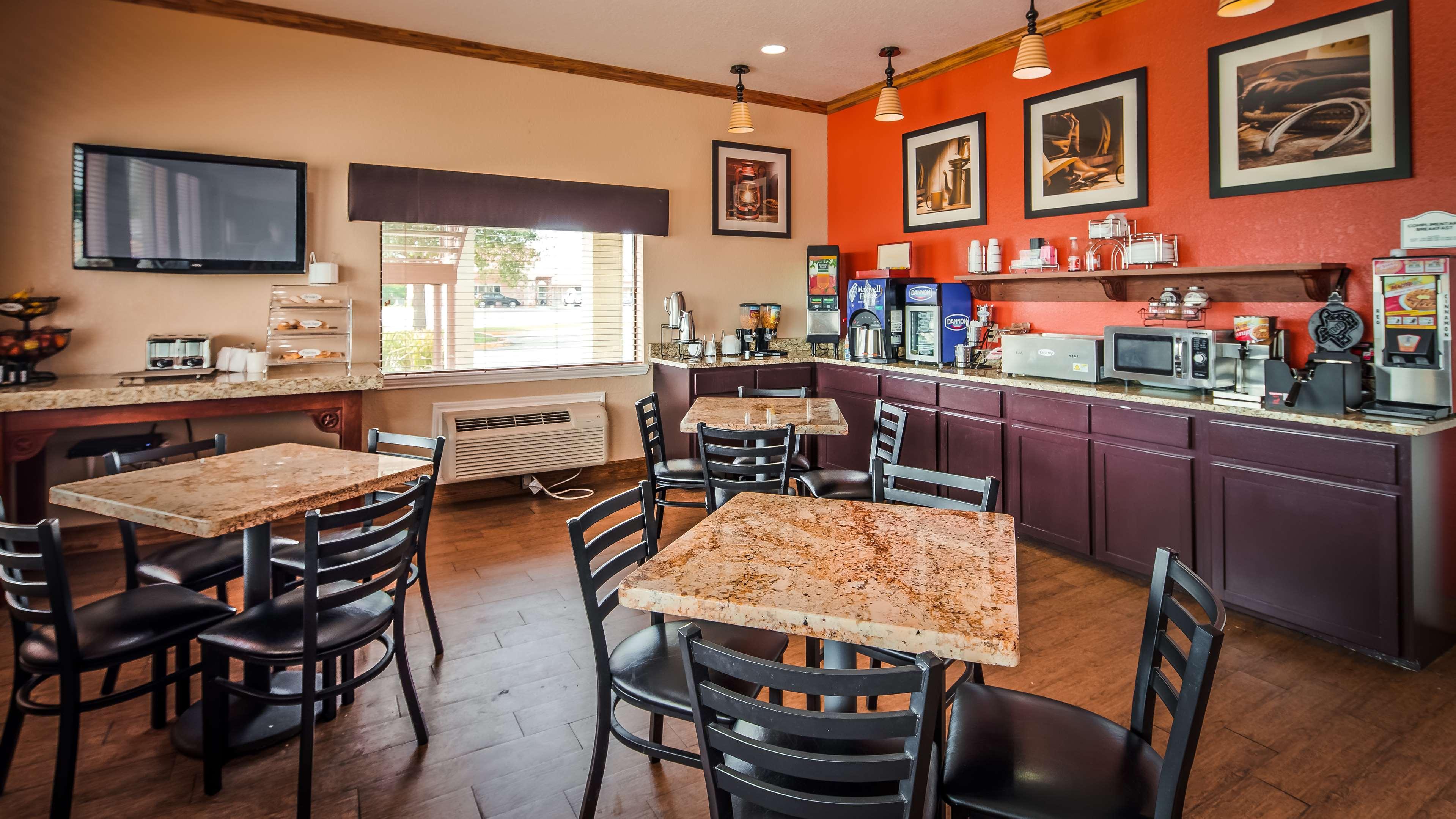 Surestay Hotel By Best Western Floresville Extérieur photo