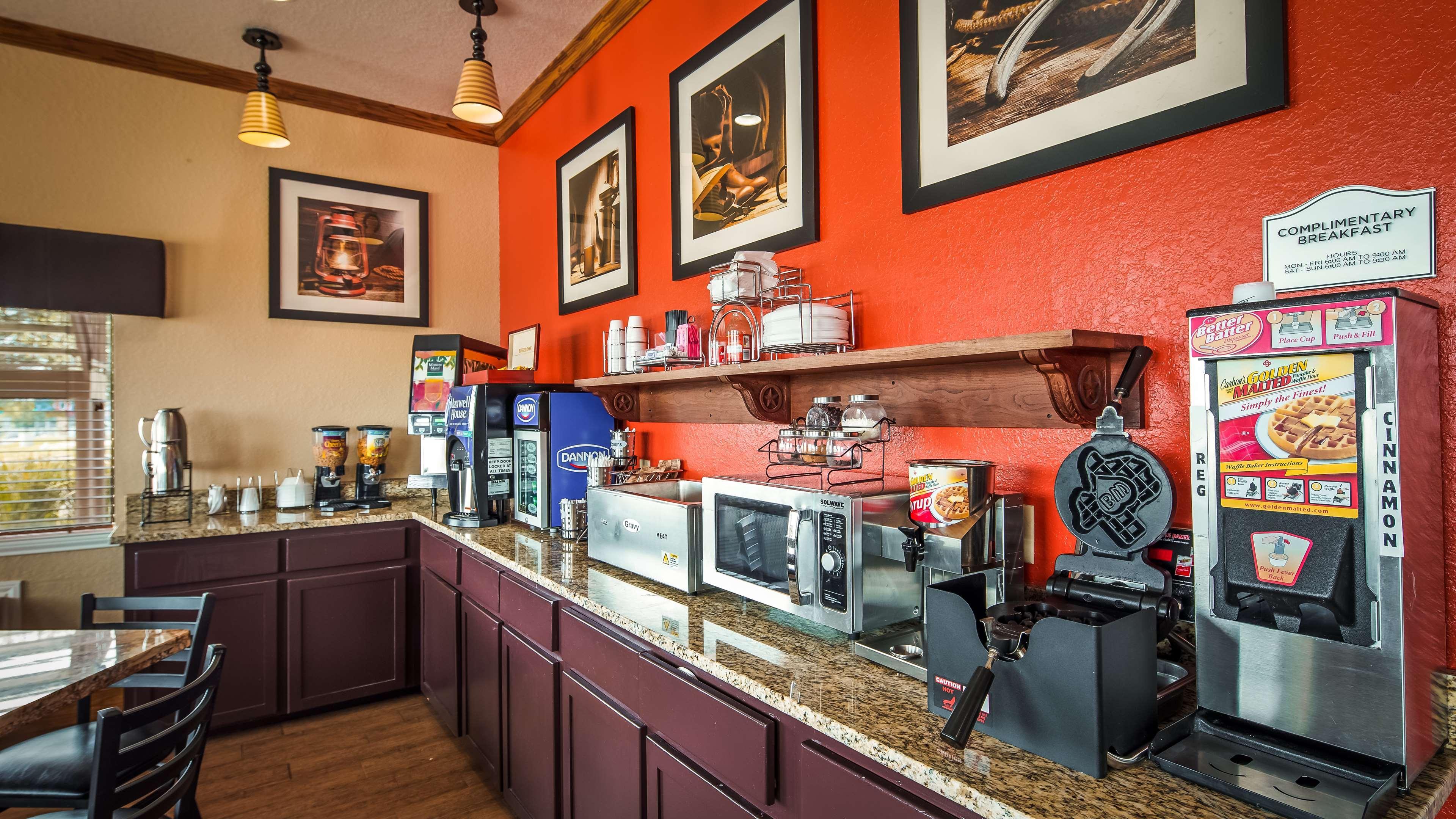 Surestay Hotel By Best Western Floresville Extérieur photo