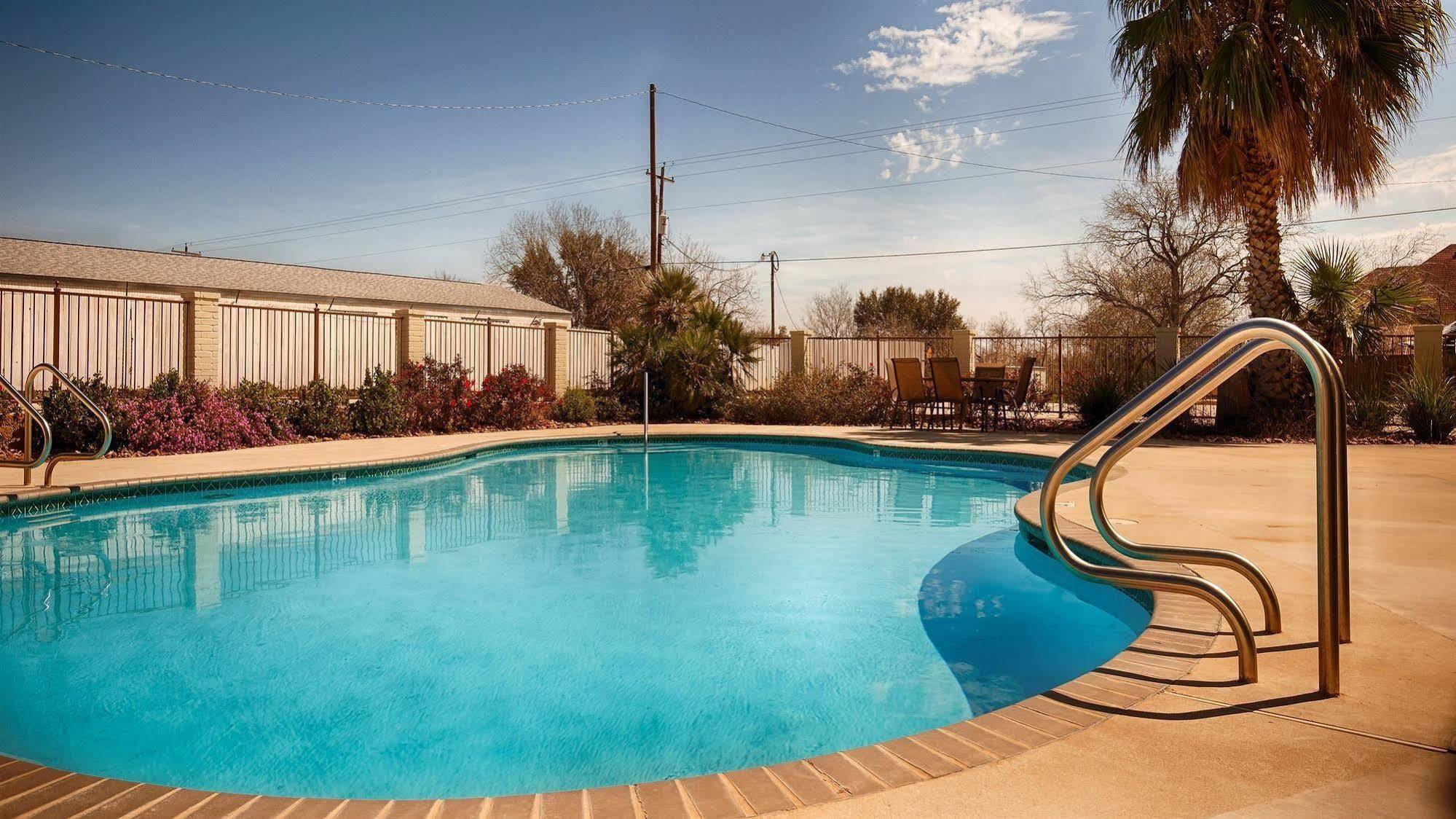 Surestay Hotel By Best Western Floresville Extérieur photo
